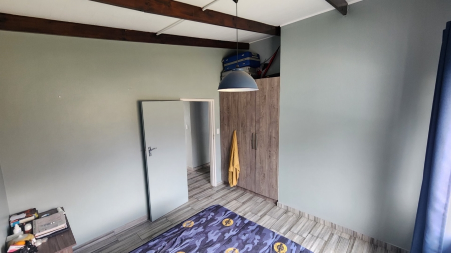6 Bedroom Property for Sale in Paradise Beach Eastern Cape
